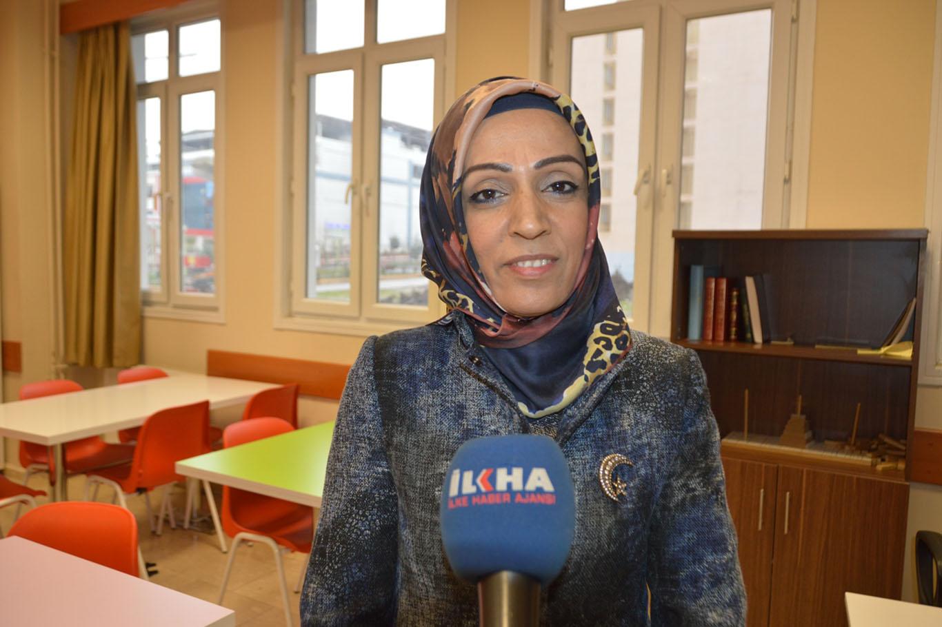 "Peygamberimize hakaret edilmesine deve kuşu misali sessiz kalmayacağız" "Peygamberimize hakaret edilmesine deve kuşu misali sessiz kalmayacağız"